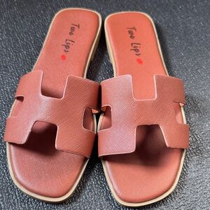 Two Lips Women's Tan Slide Sandals
